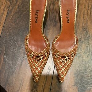 Hype Women's Woven Brown Heels